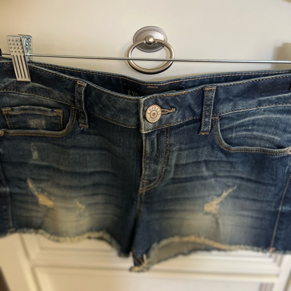 Express Never Worn Low Rise Relaxed Jean shorts size 6